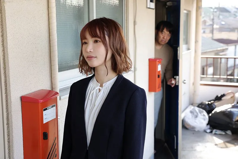 Gã nhà sát bên biến thái thường xuyên nghe tiếng rên của đôi cô vợ gã chồng trẻ cạnh bên