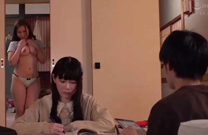 đến nhà tình nhân học nhóm nhưng chị gái cô ấy lại gạ tình